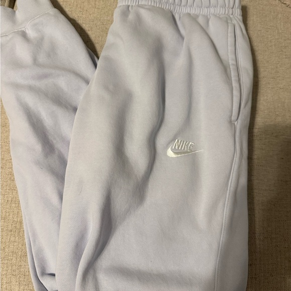 Nike Kids Light Gray Sweatpants - Picture 1 of 2